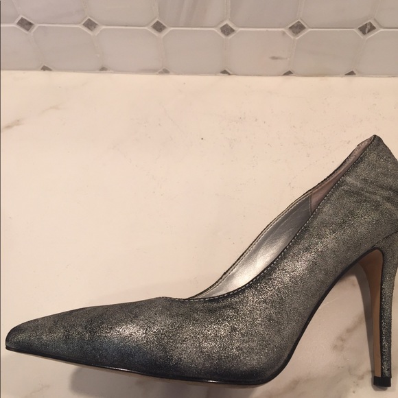 White House Black Market Olivia Pumps - Picture 5 of 6